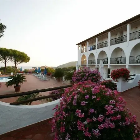 Club Cormorano Szálloda