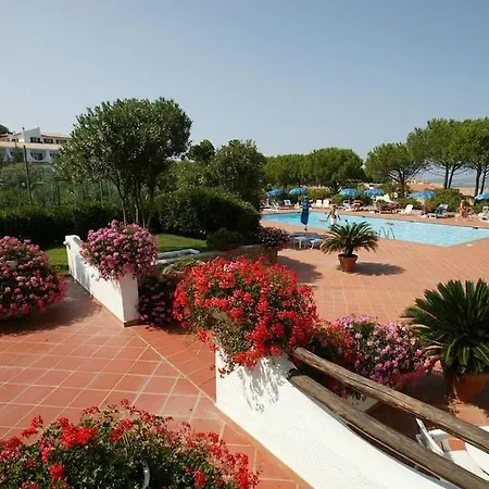 Ξενοδοχείο Club Cormorano 4*