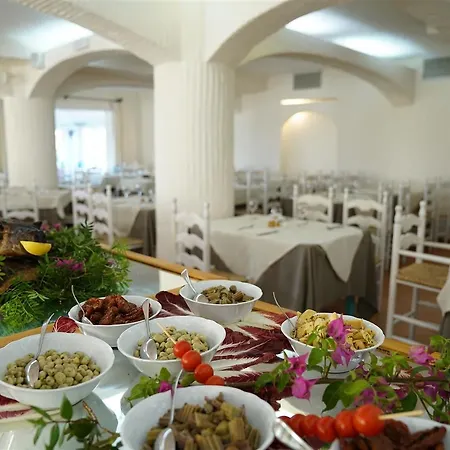 Szálloda Club Cormorano 4*